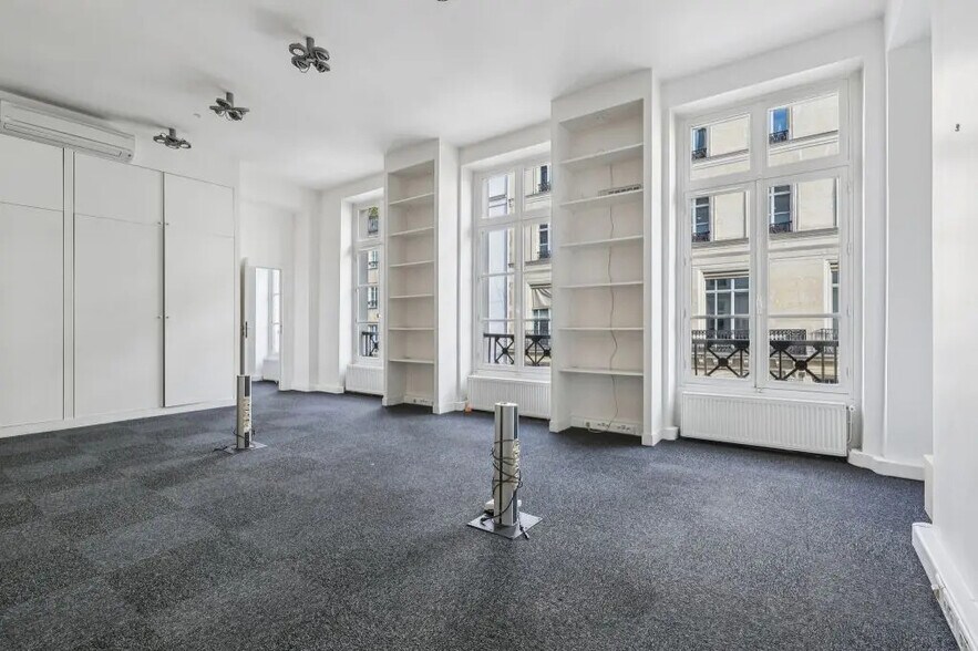 3 Rue De La Bourse, Paris for lease - Interior Photo - Image 3 of 12
