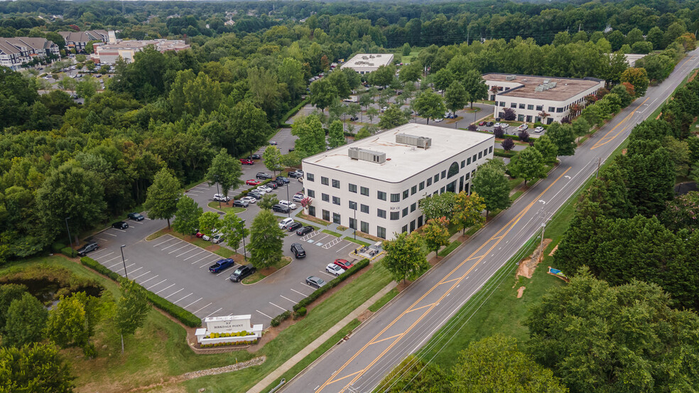 8900 NorthPointe Executive Park Dr, Huntersville, NC for lease - Building Photo - Image 3 of 14