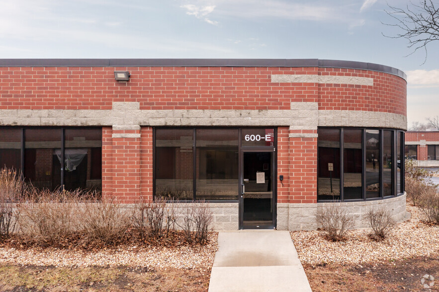 620-630 Tollgate Rd, Elgin, IL for lease - Building Photo - Image 3 of 7