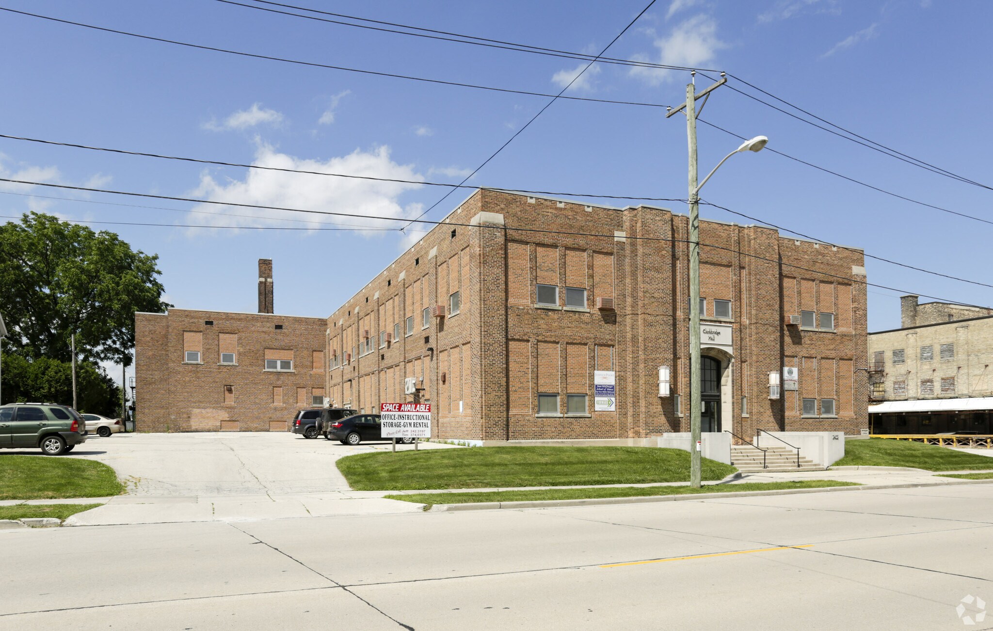 1402 Clark St, Manitowoc, WI for sale Primary Photo- Image 1 of 1