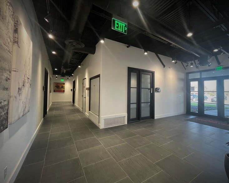 4105 City Point Dr, North Richland Hills, TX for lease - Building Photo - Image 3 of 7