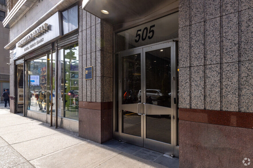 505 Eighth Ave, New York, NY for lease - Building Photo - Image 2 of 7