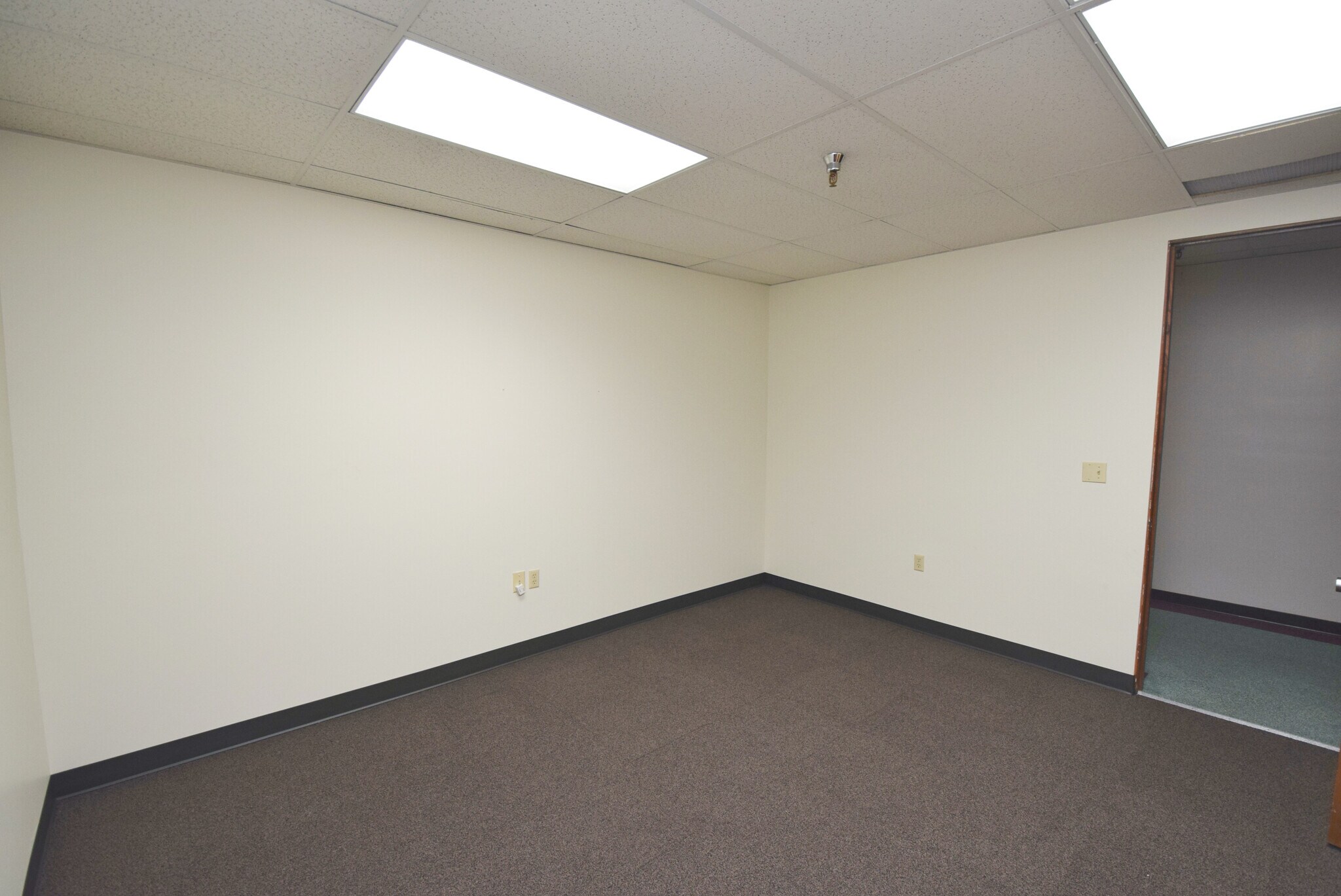 153-191 High St SE, Salem, OR for lease Interior Photo- Image 1 of 4