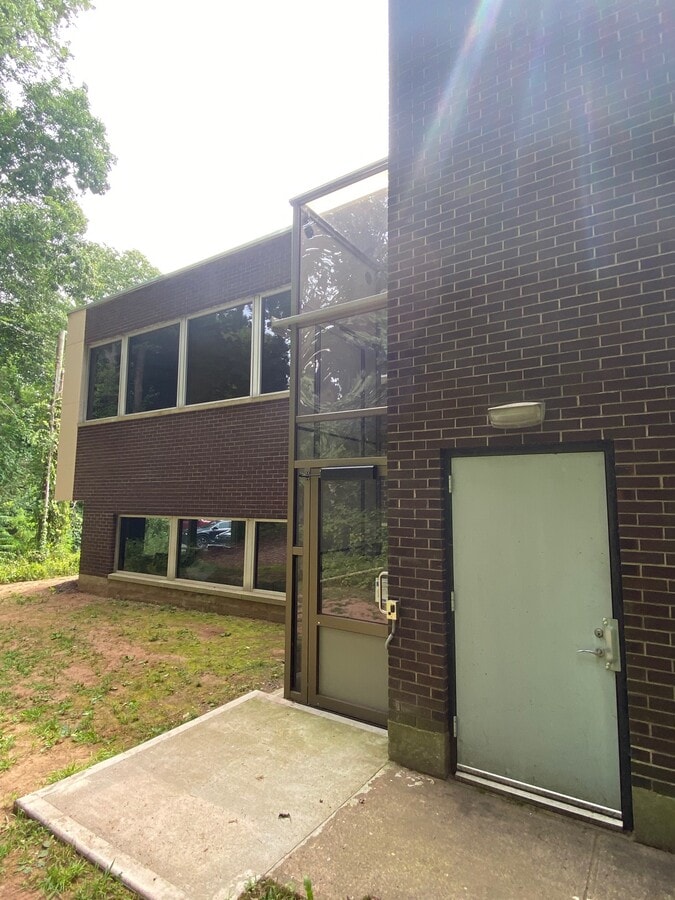 100 Sycamore St, Glastonbury, CT 06033