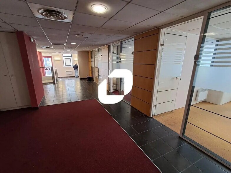 Retail in Lille for sale - Interior Photo - Image 2 of 6