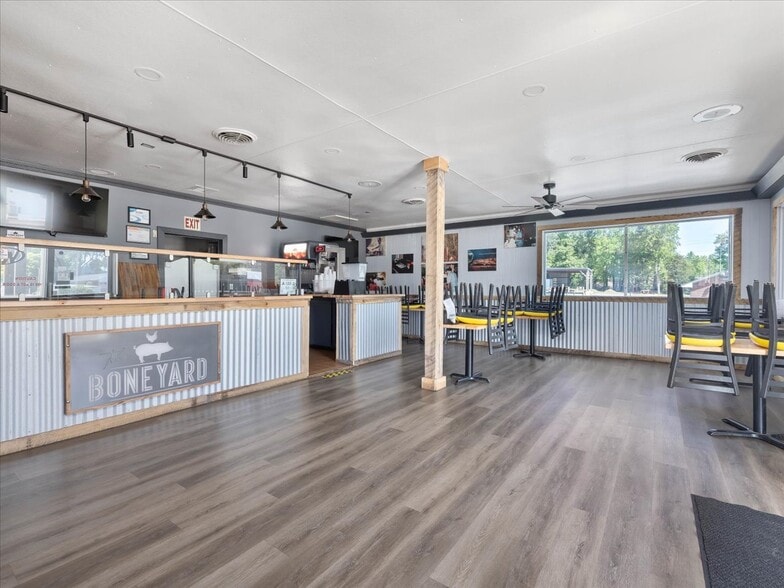 919 N 2nd Ave, Siler City, NC for sale - Interior Photo - Image 3 of 19