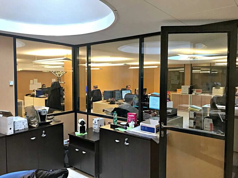Office in Paris for sale - Interior Photo - Image 3 of 6