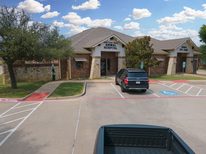 2570 Northshore Blvd, Flower Mound, TX 75028