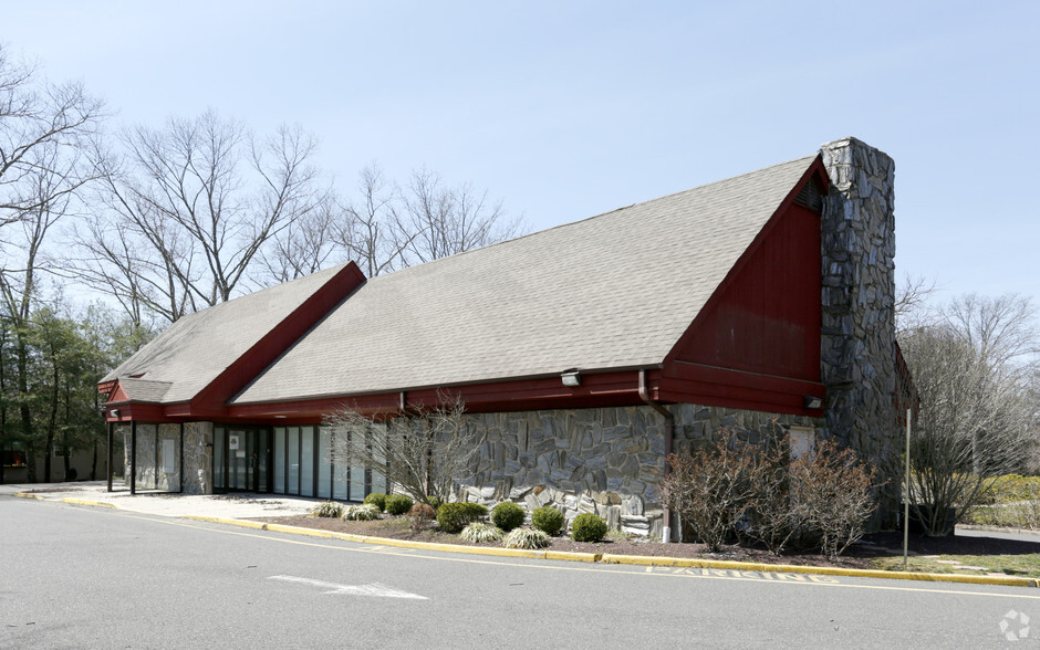 9 Wrangle Brook Rd, Toms River, NJ for lease - Building Photo - Image 2 of 2