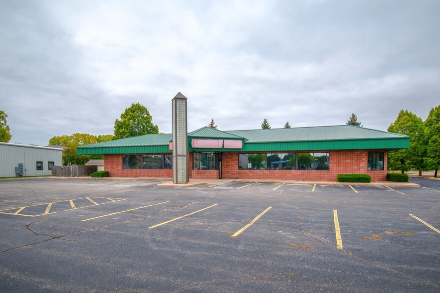 1250 S Appleton Rd, Menasha, WI for lease - Building Photo - Image 2 of 9
