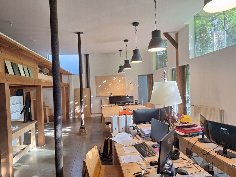 Office in Bordeaux for lease - Building Photo - Image 2 of 6