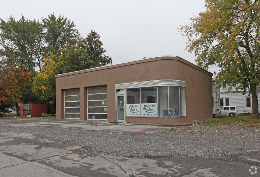 407 N Main St, North Syracuse, NY for sale - Primary Photo - Image 1 of 1