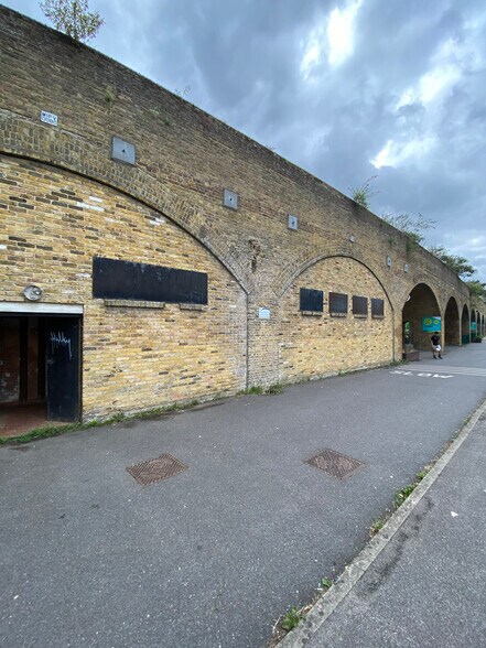 80-90 Millwall Park Arches, London for lease - Building Photo - Image 1 of 6