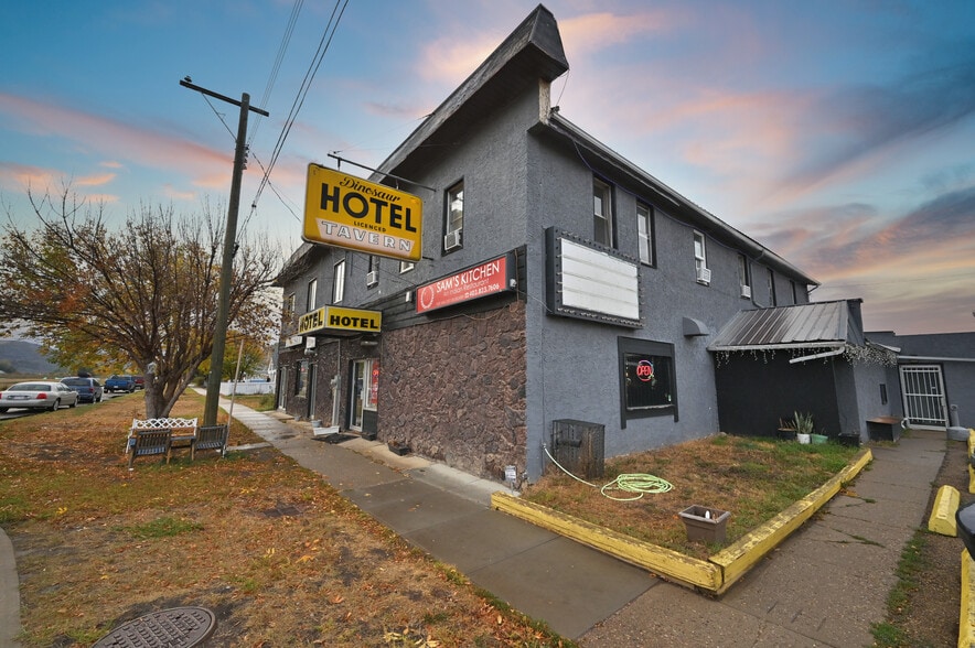 1220 Newcastle Trl, Drumheller, AB for sale - Building Photo - Image 1 of 1