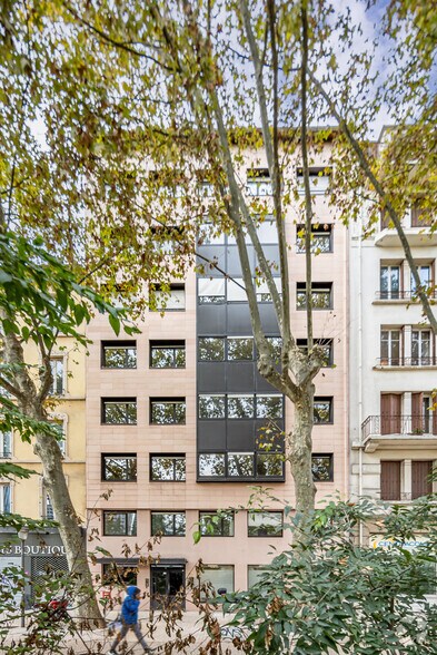 Office in Lyon for lease - Primary Photo - Image 1 of 2