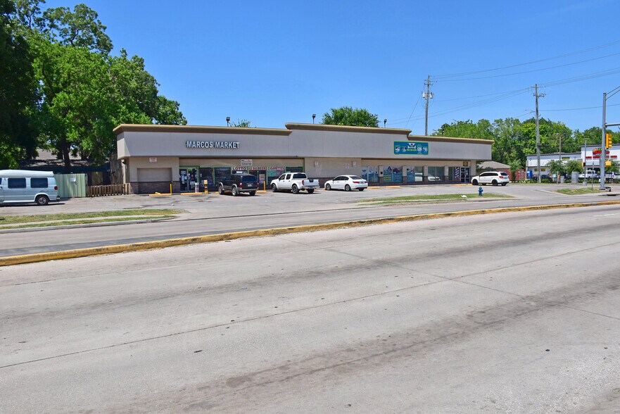 2221 Parker Rd, Houston, TX 77093