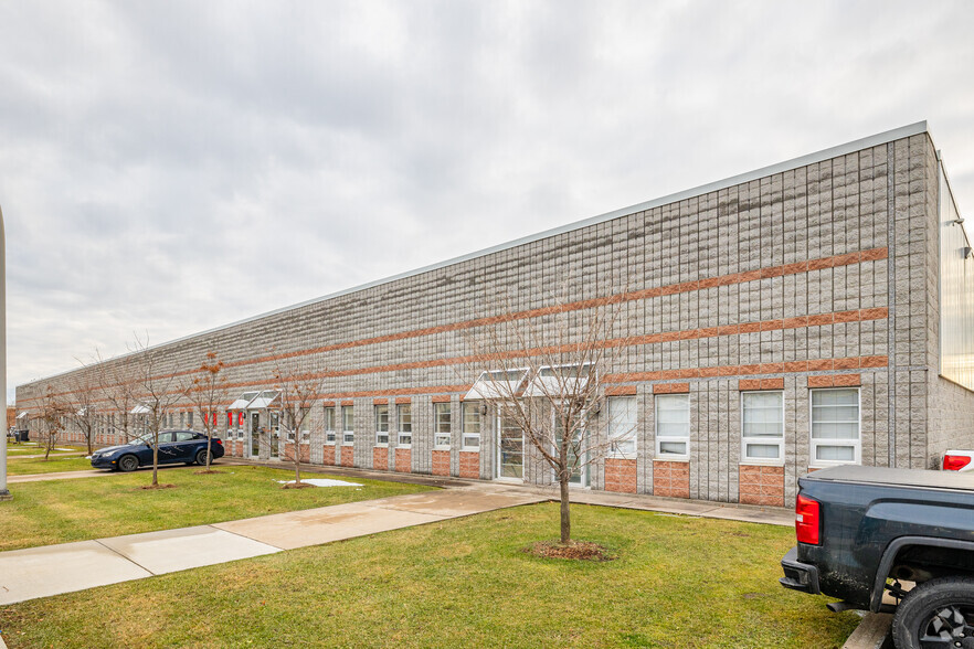 750-772 Av Lajoie, Dorval, QC for lease - Primary Photo - Image 1 of 4