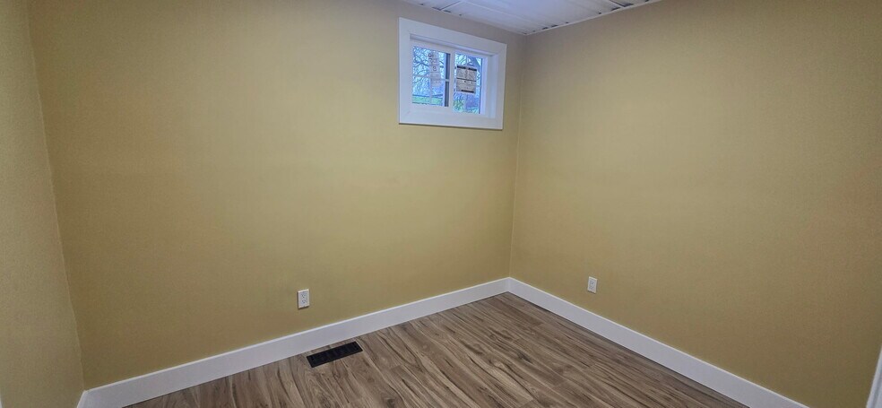 1095 W Huron St, Waterford, MI for lease - Building Photo - Image 3 of 19