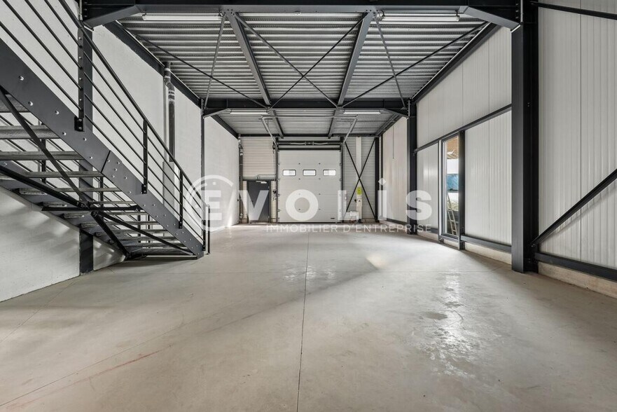 Flex in Bagnolet for lease - Building Photo - Image 1 of 11