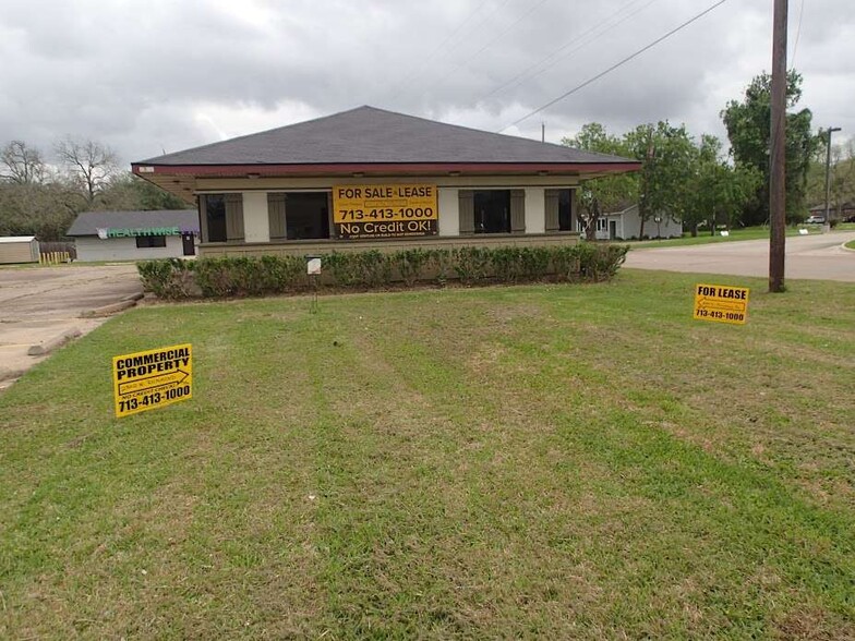 2302 N Richmond Rd, Wharton, TX for lease - Primary Photo - Image 1 of 1