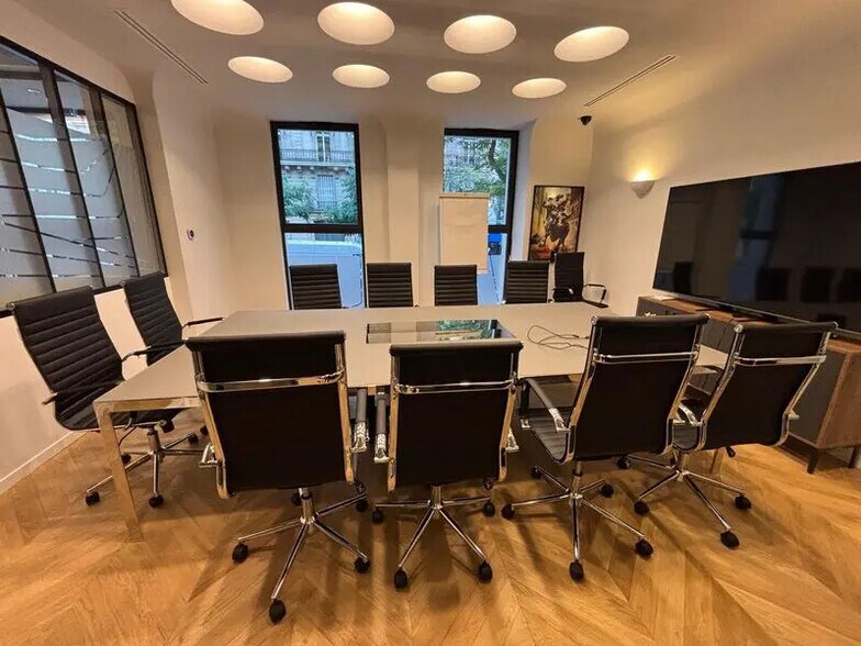 Office in Paris for lease - Interior Photo - Image 2 of 15