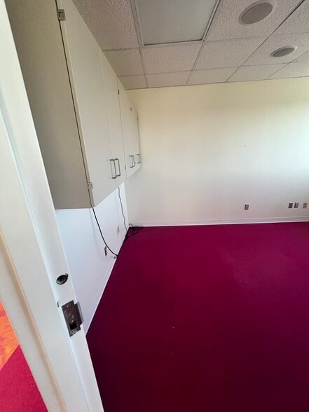 1505 Eastland Dr, Bloomington, IL for lease - Interior Photo - Image 3 of 16