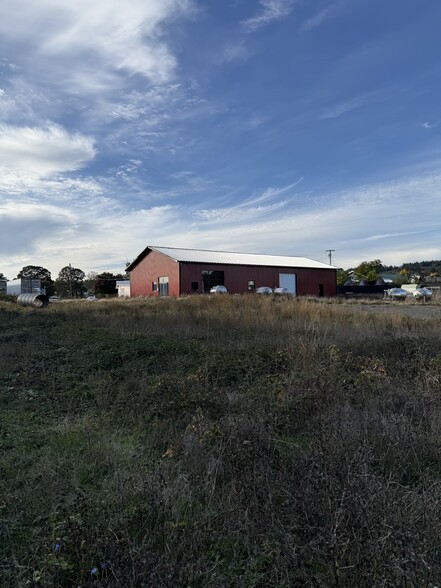 200 Running Dogs Ln, Saint Helens, OR for sale - Building Photo - Image 1 of 13