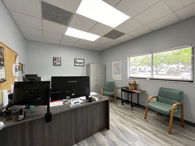 4181 N 116th Ter, Clearwater, FL for sale - Interior Photo - Image 3 of 8