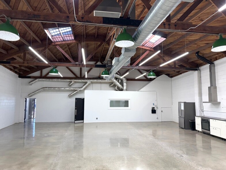 6819 West Blvd, Inglewood, CA for lease - Building Photo - Image 3 of 15