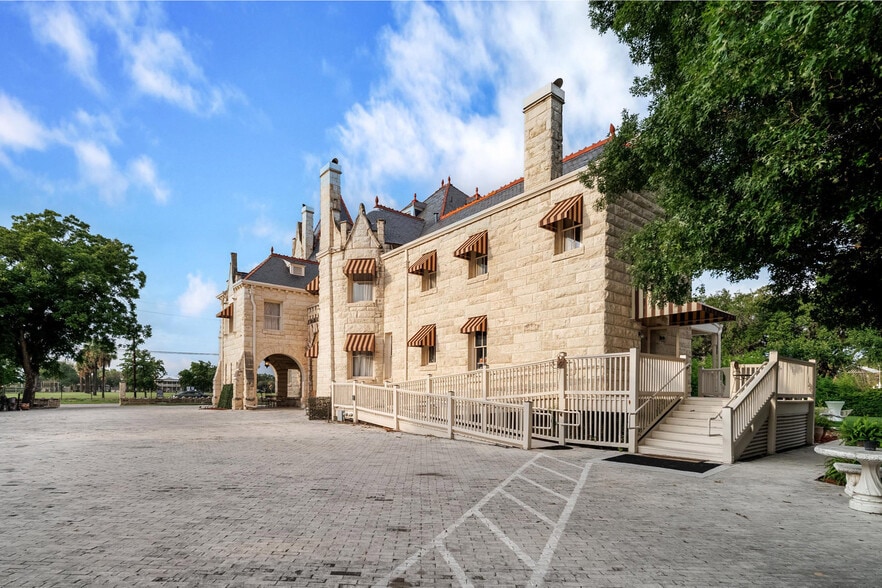 950 E Grayson St, San Antonio, TX for sale - Building Photo - Image 3 of 31