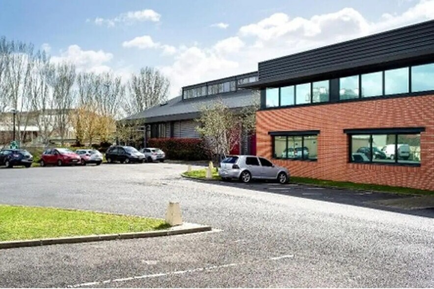 Office in Saint-Denis for lease - Building Photo - Image 3 of 6