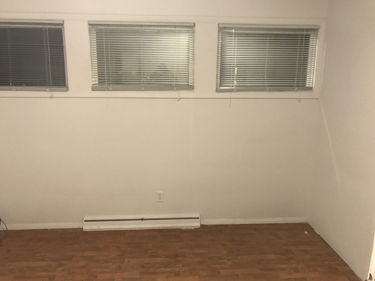 30 Beach Rd, Wolcott, CT 06716