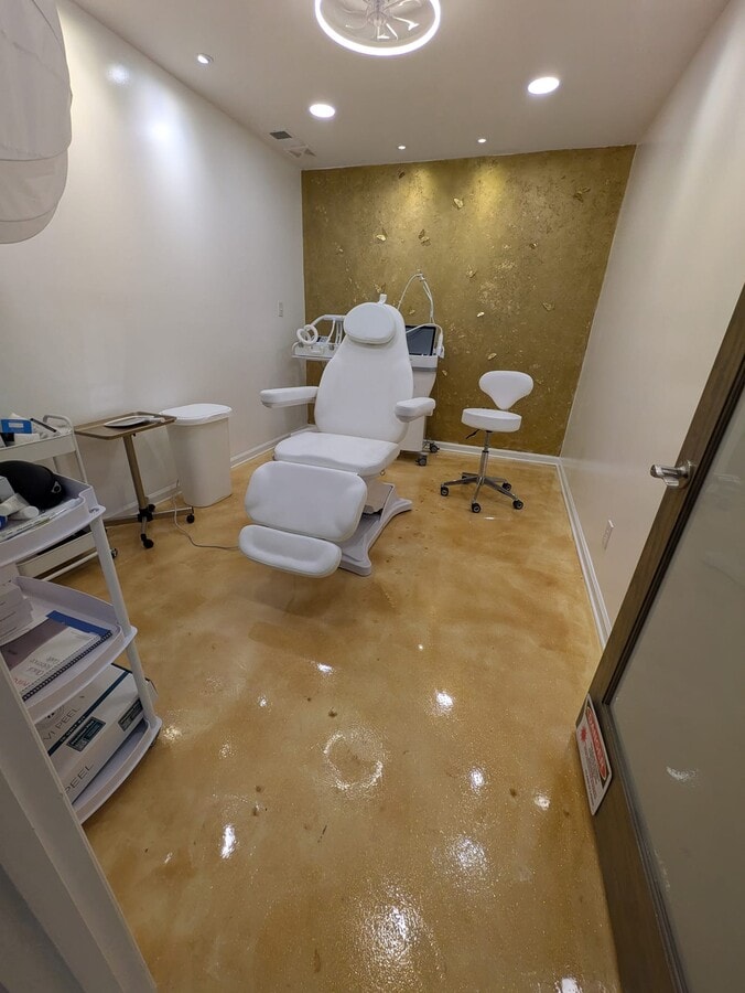 1051 Johnnie Dodds Blvd, Mount Pleasant, SC 29464 - Unit I -  - Interior Photo - Image 1 of 12