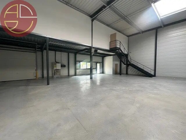 Industrial in Launaguet for lease - Building Photo - Image 1 of 9