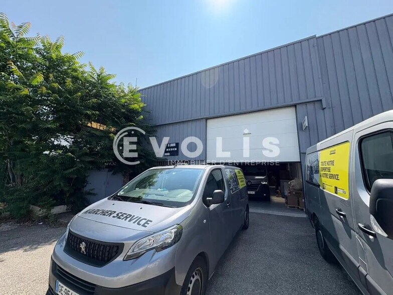 Flex in Vénissieux for lease - Building Photo - Image 1 of 17