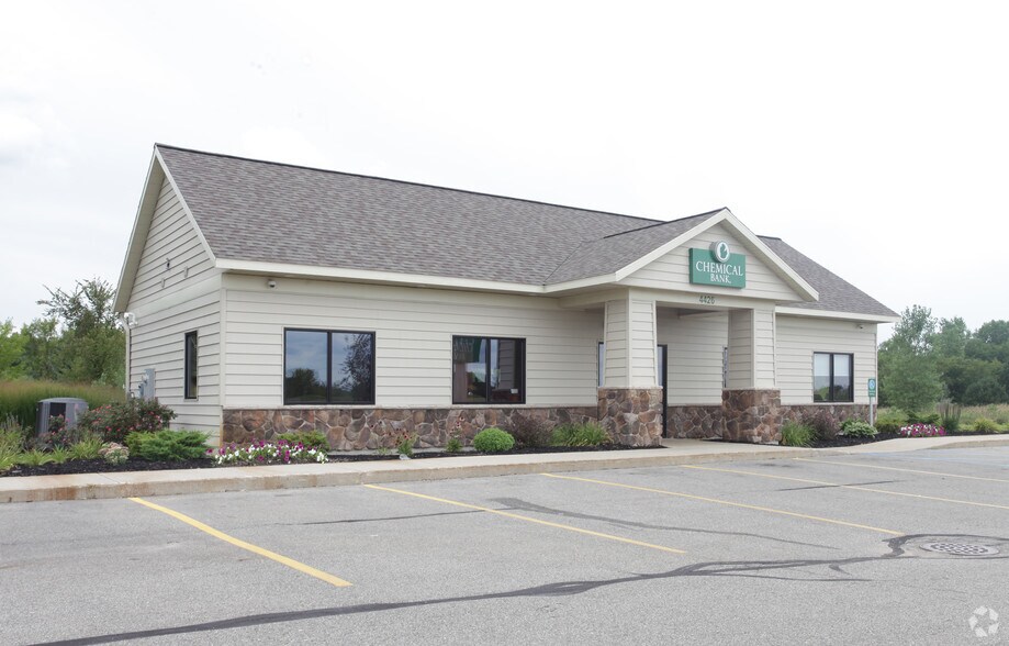 4426 Division St, Moline, MI for sale - Primary Photo - Image 1 of 1