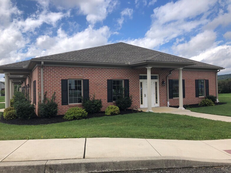 92-96 Theater Ln, York, PA for lease - Building Photo - Image 2 of 5