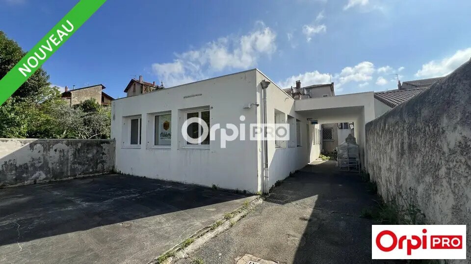 Retail in Romans-sur-Isère for lease Building Photo- Image 1 of 13