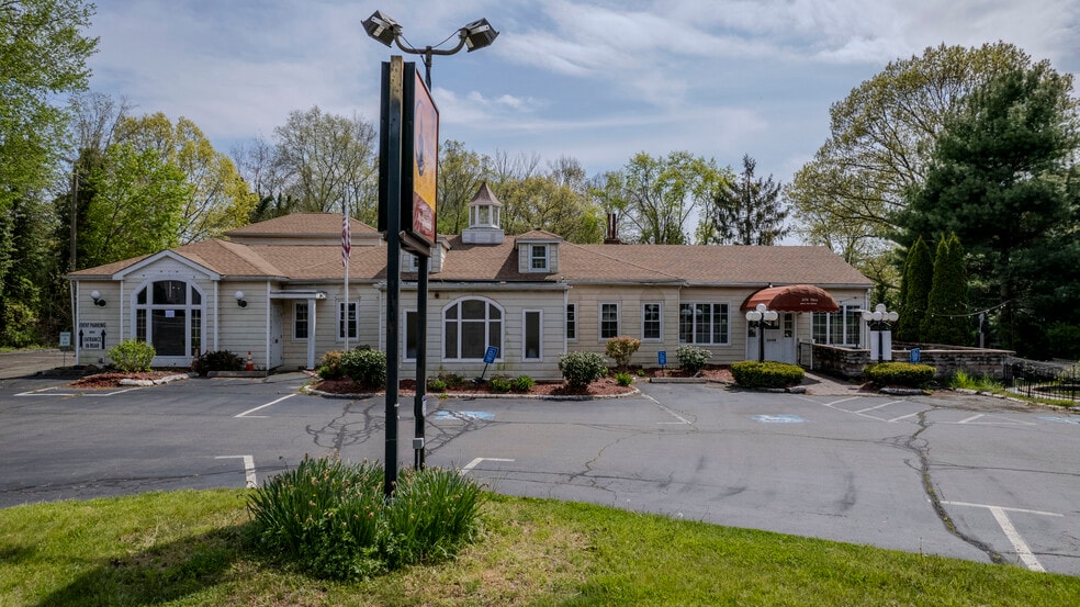 2548 Boston Post Rd, Guilford, CT for sale - Building Photo - Image 2 of 20