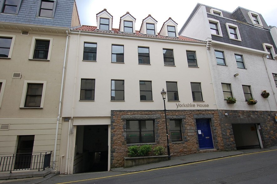 Le Truchot, Guernsey for sale - Primary Photo - Image 1 of 1