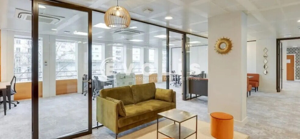 Office in Paris for lease - Interior Photo - Image 2 of 7