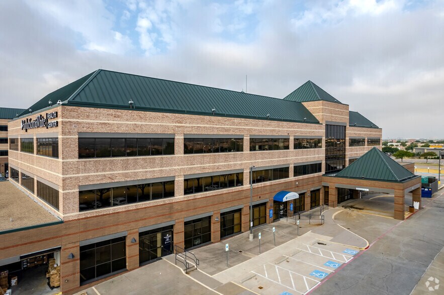 400 W LBJ Fwy, Irving, TX for lease - Building Photo - Image 2 of 5