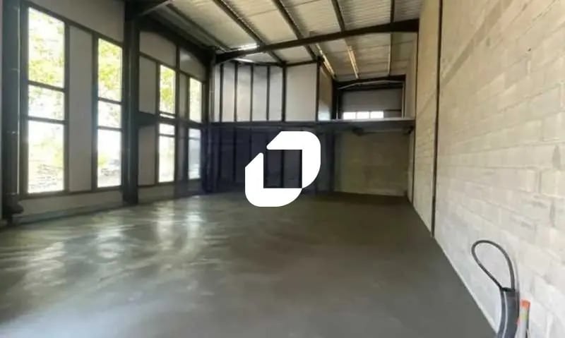 Location Local d'activités 209 m² - Photo 1