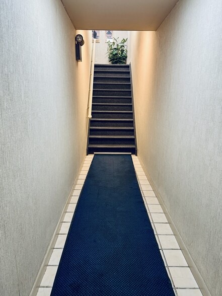 375 Wyandanch Ave, North Babylon, NY for lease - Building Photo - Image 3 of 10