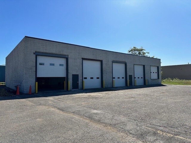 9300 N Crescent Blvd, Pennsauken, NJ for lease Building Photo- Image 1 of 7