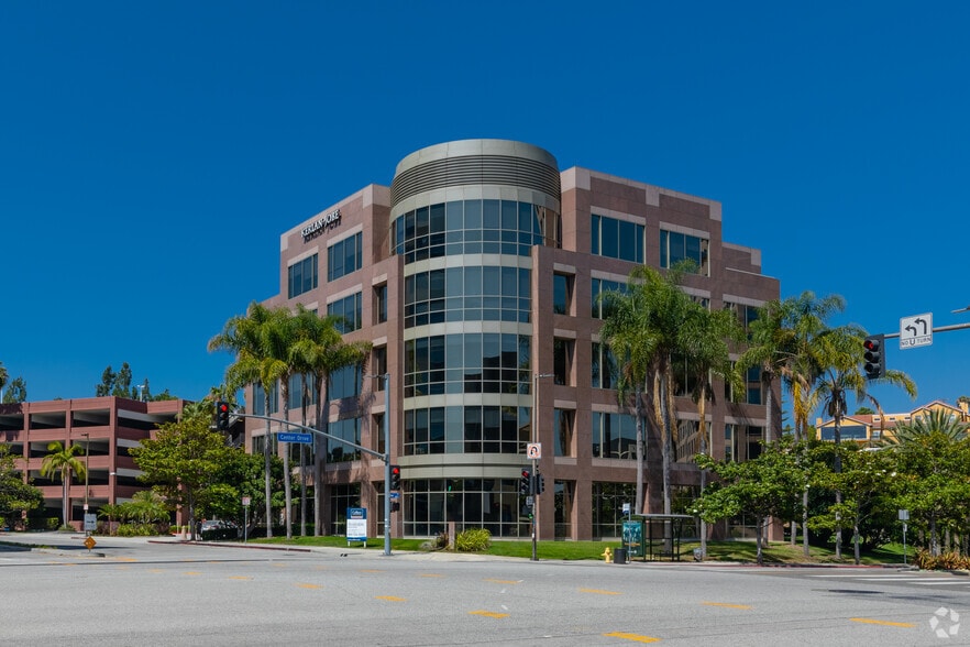 6801 Park Terrace Dr, Los Angeles, CA for lease - Primary Photo - Image 1 of 5