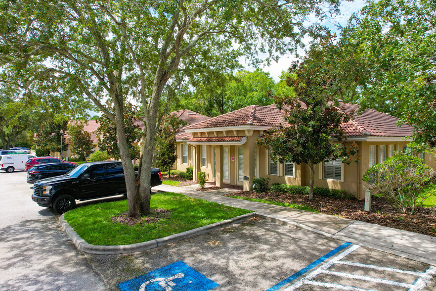 1101-1102 Marbella Plaza Dr, Tampa, FL for lease - Building Photo - Image 2 of 6