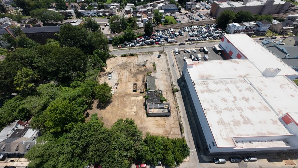 355 E Price St, Philadelphia, PA for lease - Building Photo - Image 3 of 6