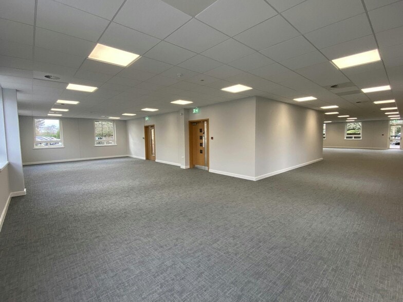 Solihull Pky, Birmingham for lease - Interior Photo - Image 2 of 15