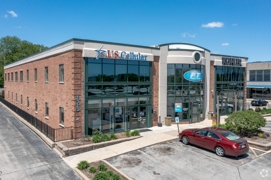 2525 N Mayfair Rd, Wauwatosa, WI for lease - Primary Photo - Image 1 of 4